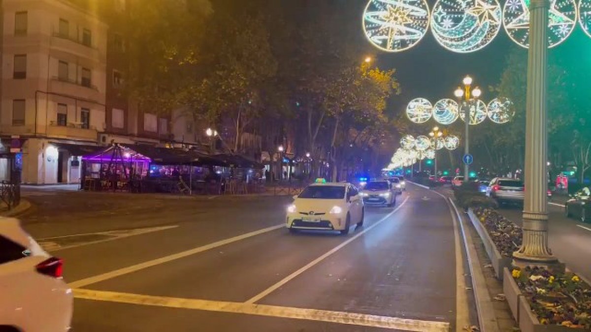 Radio Taxi Valladolid monta una cabalgata para llevar a los mayores a disfrutar de las luces navideñas