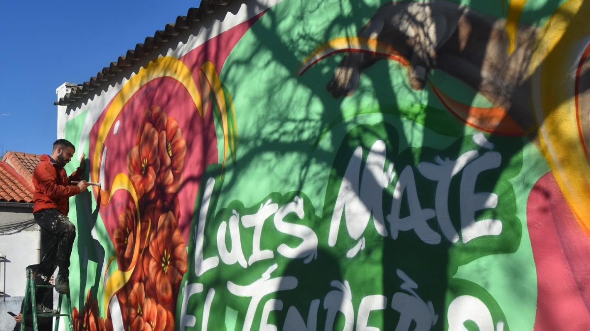Mural dedicado a Luis Maté en el Parque de Jesús Olea