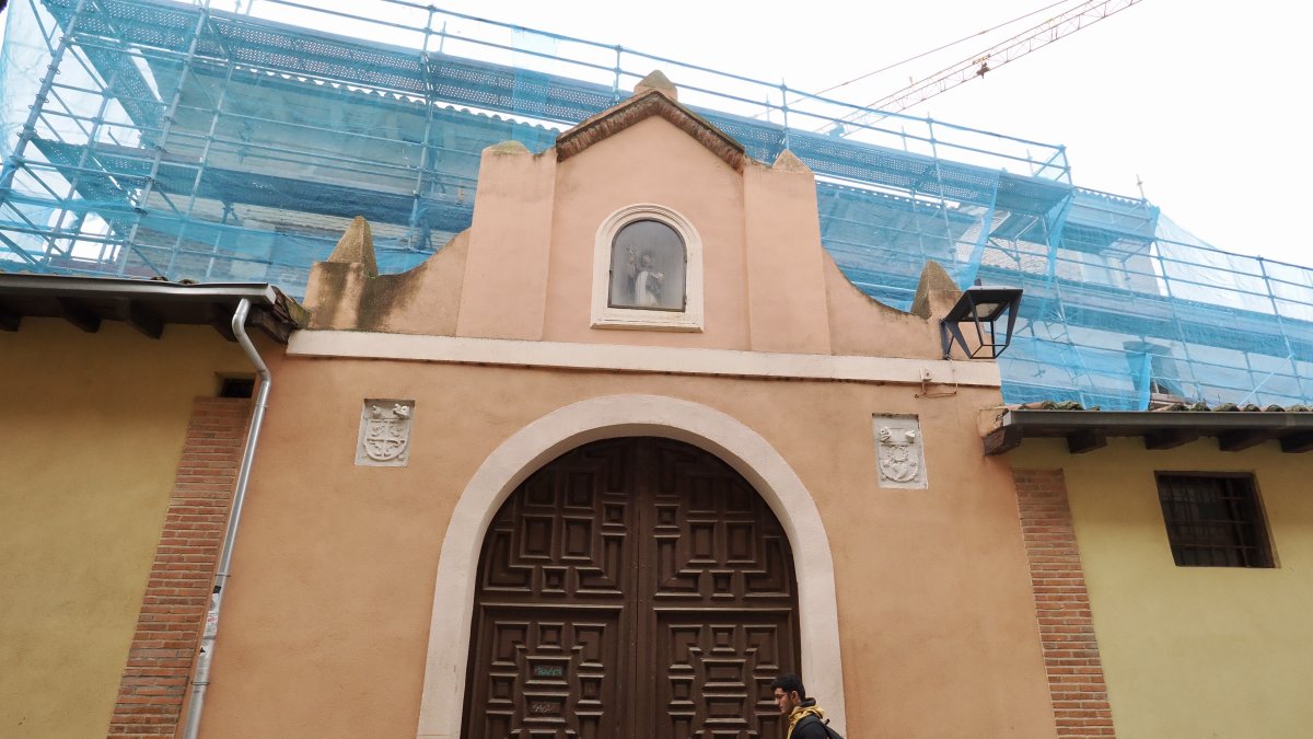 Exterior del convento de Santa Catalina con las obras para albergar el centro de la Cultura del Vino