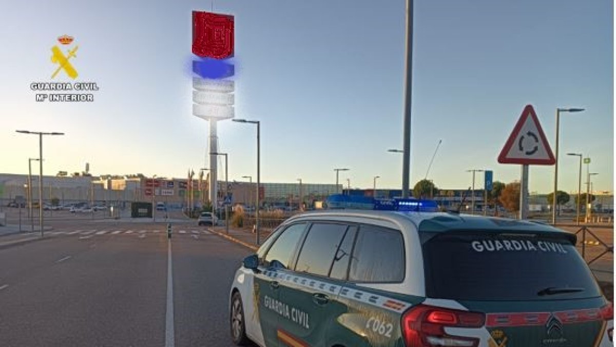 Guardia Civil en el Río Shopping.