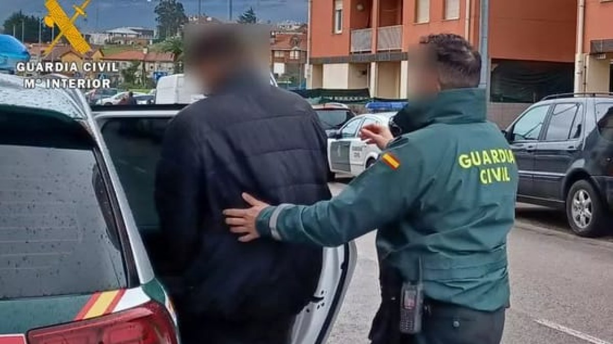 Agente de la Guardia Civil detiene al presunto culpable
