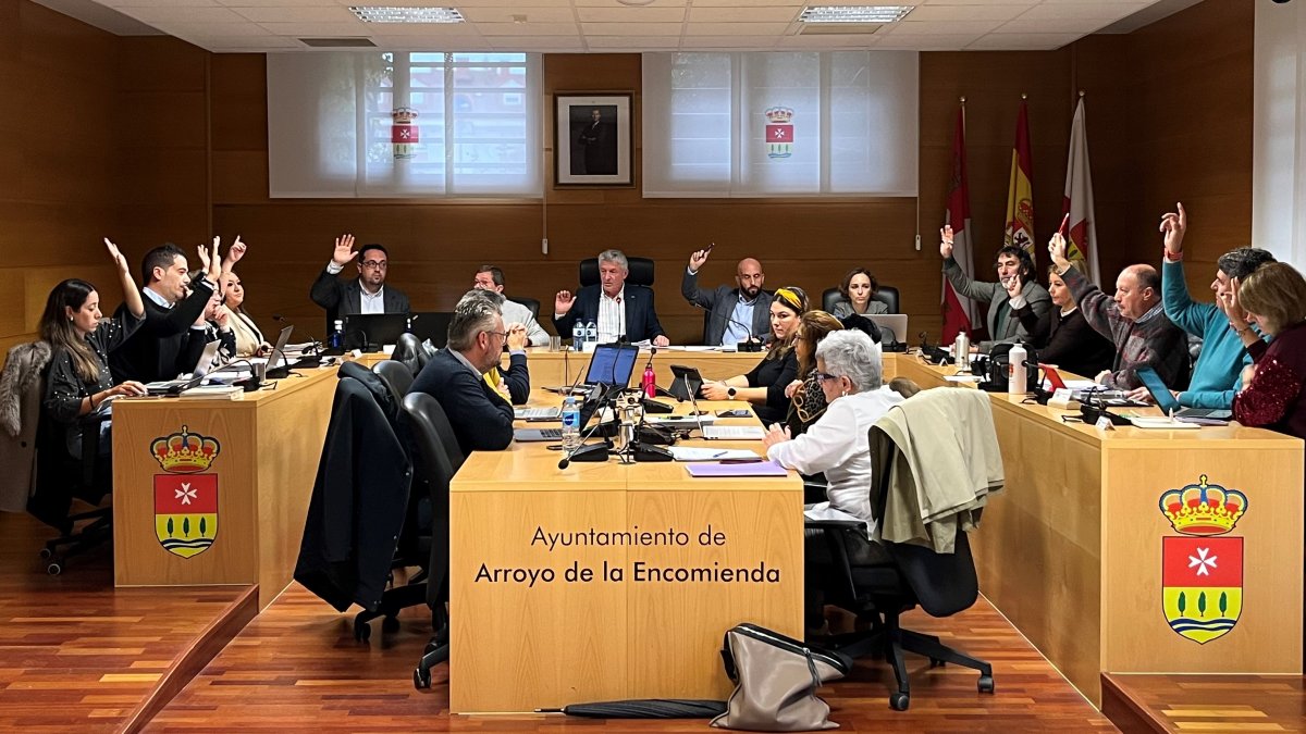 Pleno en el que se aprobaron los presupuestos de Arroyo para 2026