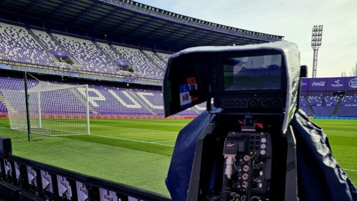 Cámara de televisión, en el estadio Zorrilla.