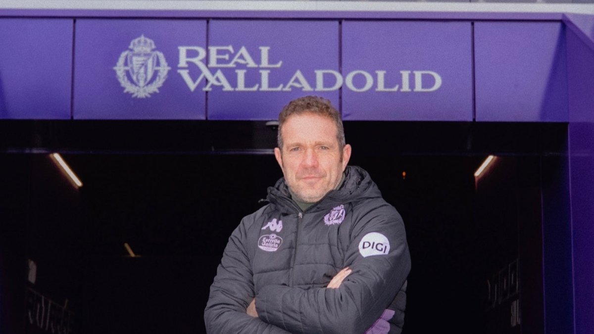 Luis Tevenet ya posa como nuevo entrenador del Real Valladolid.