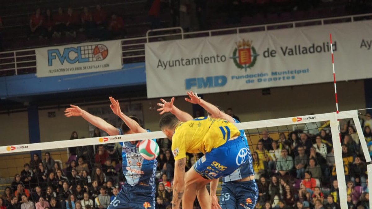 Supercopa de Voleibol en Pisuerga entre Soria y Guaguas.