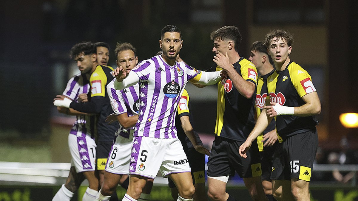 Javi Sánchez (5), en el partido de Copa del Rey ante el Portugalete.