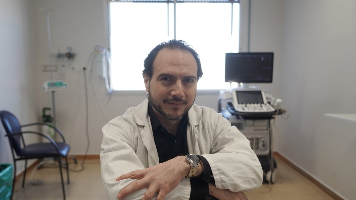 El cardiólogo y coordinador del ICICOR del Hospital Clínico Universitario de Valladolid, Carlos Baladrón