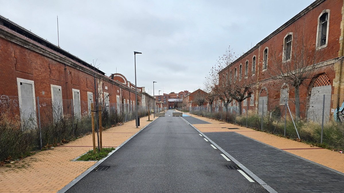 Edificaciones en hilera que se van a rehabilitar para convertirlos en viviendas.