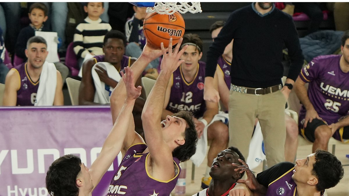 Un momento del último partido del UEMC Baloncesto Valladolid ante ISB Azpeitia.