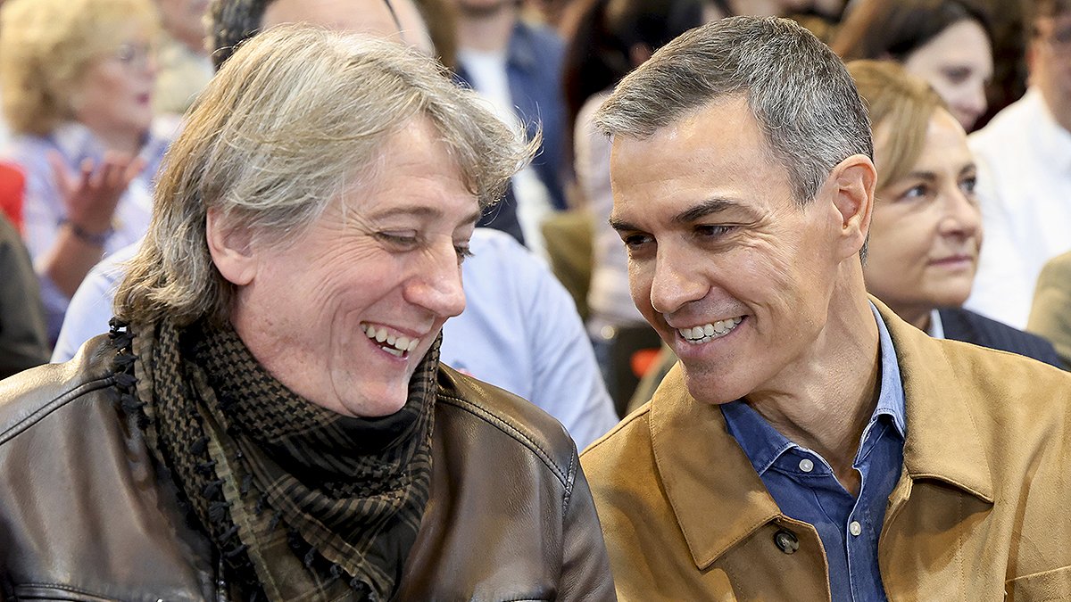 El presidente del Gobierno, Pedro Sánchez, junto al secretario general del PSOECyL y candidato a la Presidencia de la Junta, Carlos Martínez