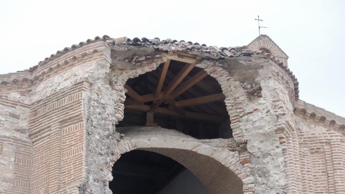 Desplome del ábside de Muriel de Zapardiel (Valladolid)