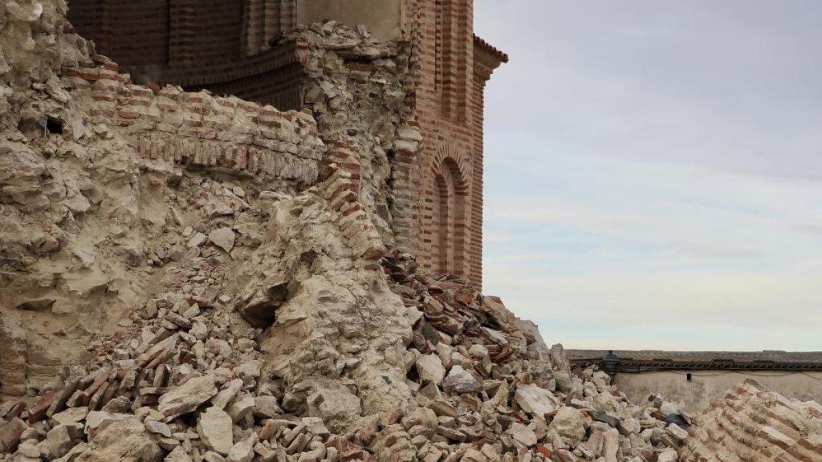 Desplome del ábside de Muriel de Zapardiel (Valladolid)