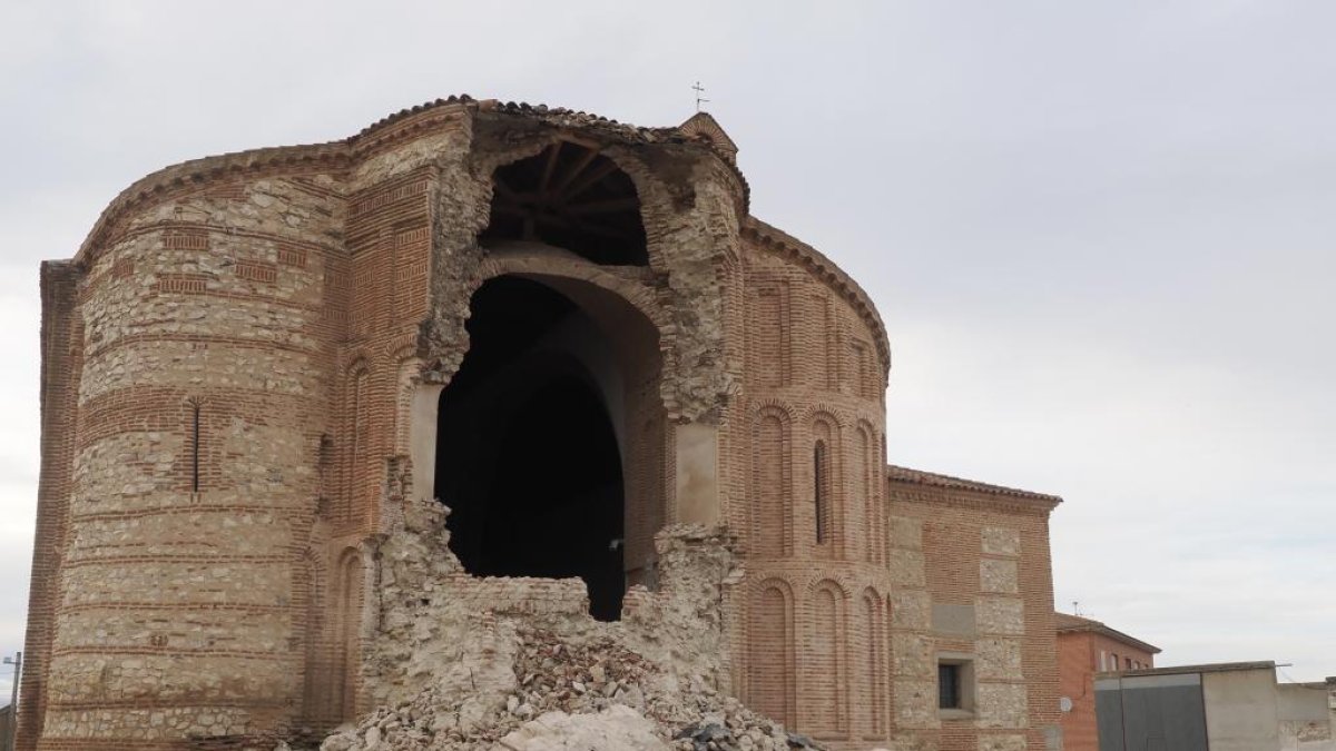 Iglesia de Muriel de Zarpardiel, en la que se cayó el ábside mudejar.