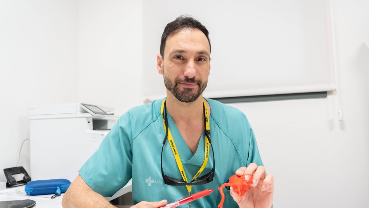 Ignacio Amat-Santos, cardiólogo intervencionista de la Unidad de Hemodinámica del Hospital Clínico Universitario de Valladolid e investigador del Instituto de Ciencias del Corazón (ICICOR)