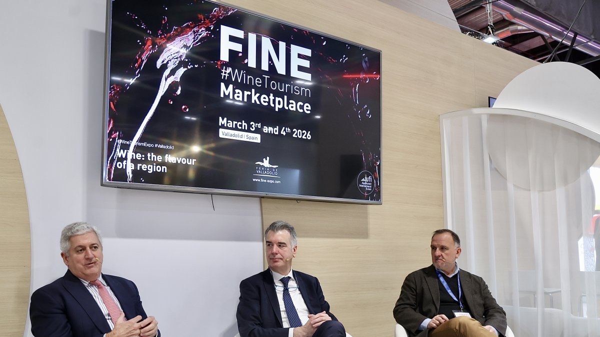 Presentación de la Feria Internacional de Enoturismo con el director general de Abadía Retuerta, Enrique Valero, y el director general de Feria de Valladolid, Alberto Alonso.