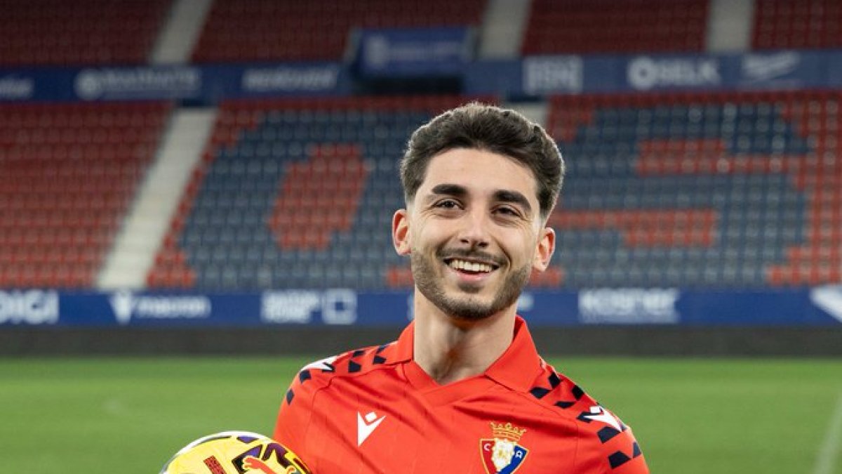 Raúl Moro, con el uniforme de Osasuna.