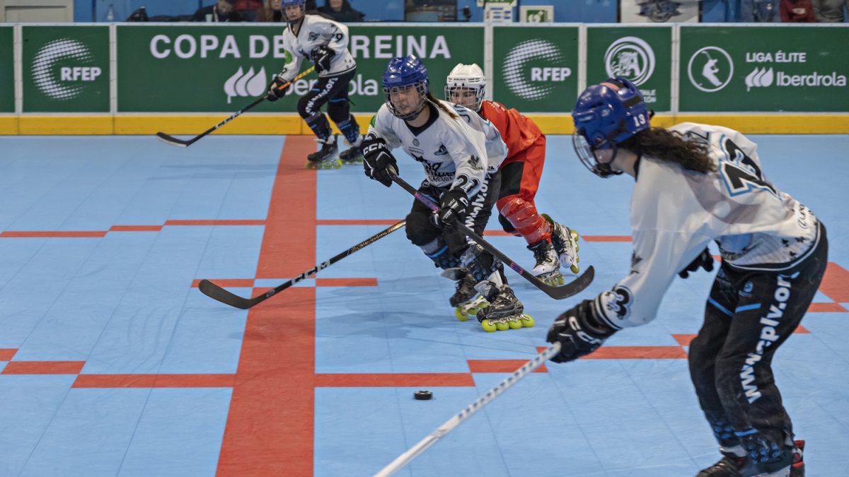 Inicio del partido entre Panteras y Skulls Almasserá.