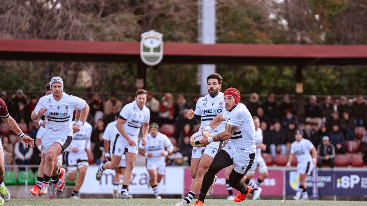 Una acción del partido entre Alcobendas y El Salvador.