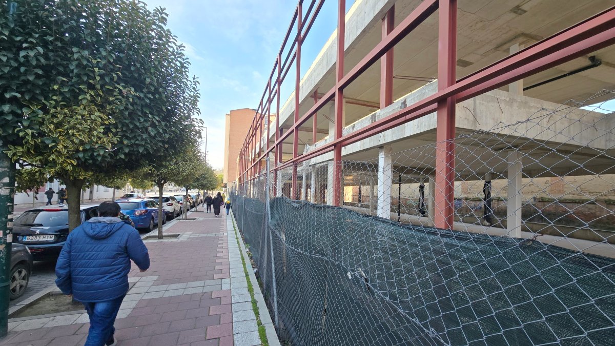 Obras paralizadas de la sede de la Seguridad Social en Rondilla, en una imagen reciente.