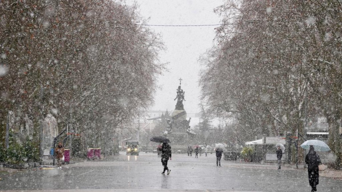 La borrasca Kristin cubre Valladolid capital de nieve