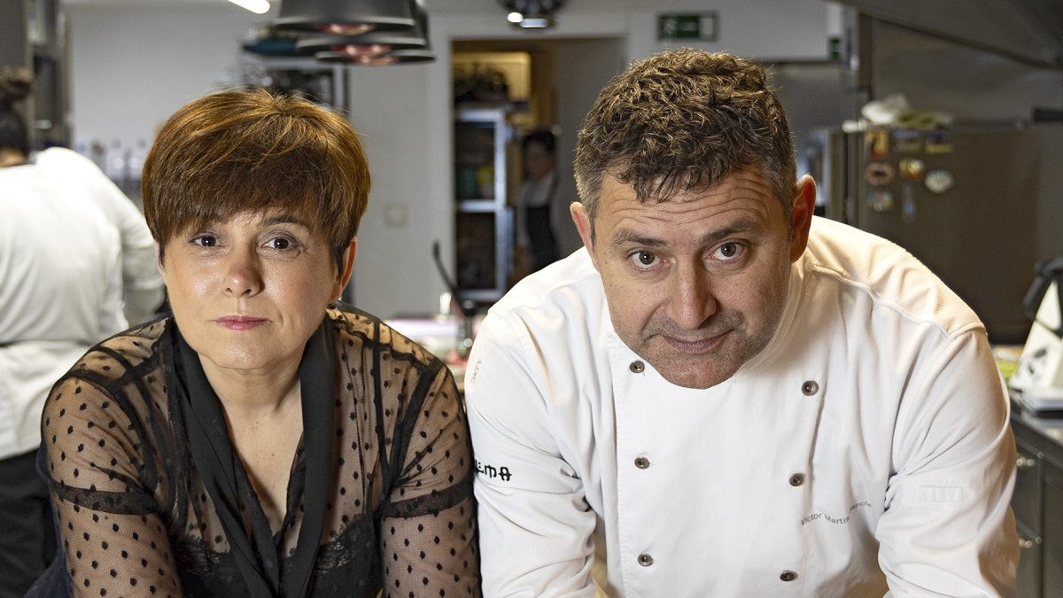 El chef del Restaurante Trigo, Víctor Martín, junto a su pareja y sumiller, Noemí Martínez