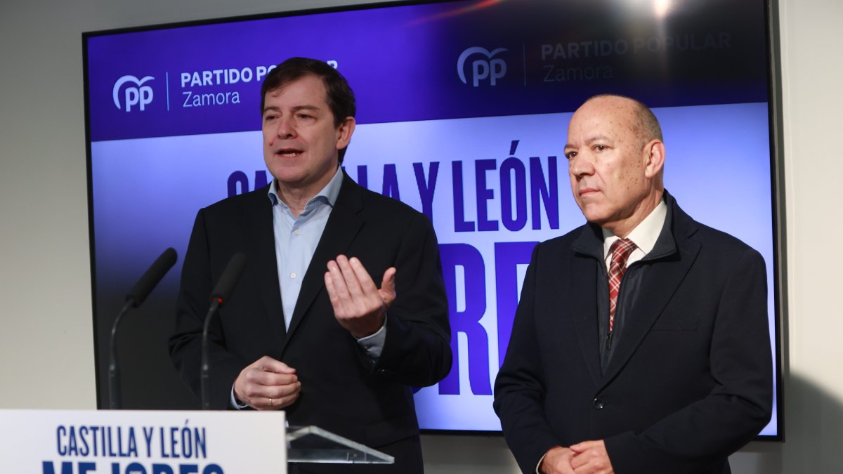 El presidente del PP de Castilla y León, Alfonso Fernández Mañueco, comparece ante los medios de comunicación en la capital zamorana.