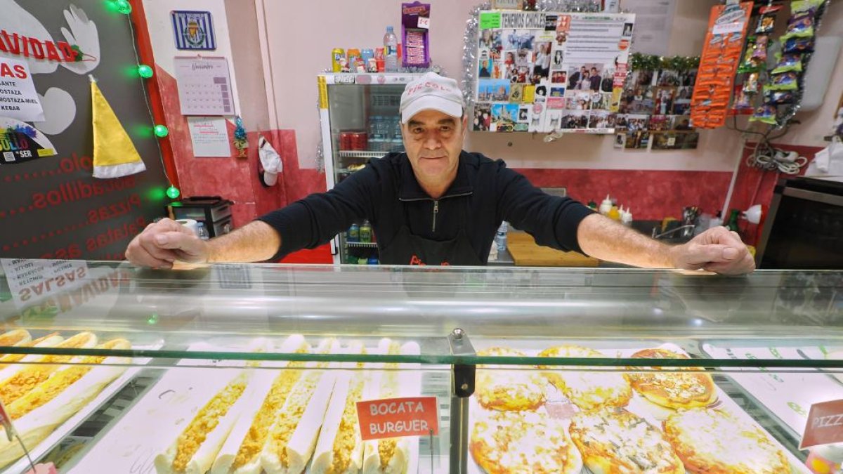 Javier en la bocatería Piccolo de Macías Picavea