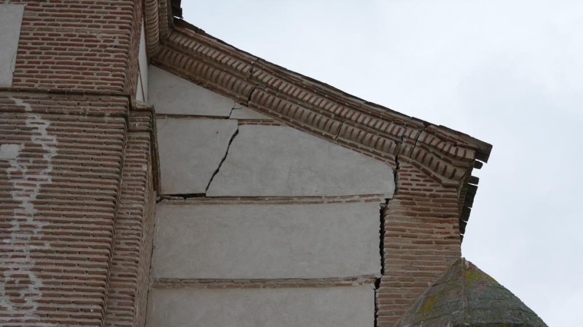 Estado de la iglesia de Gomeznarro en una imagen del mes de febrero.