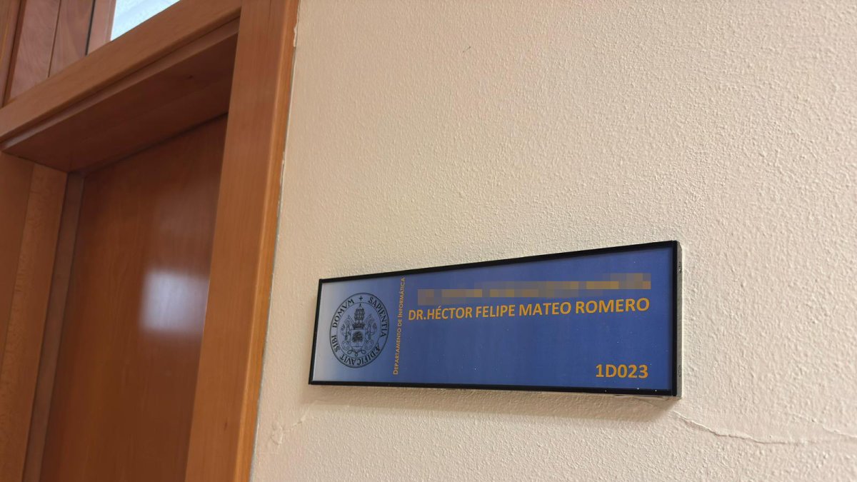 Despacho del profesor de la UVA Héctor Felipe Mateo