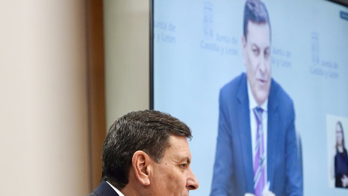 El consejero portavoz, Carlos Fernández Carriedo, comparece en rueda de prensa tras la celebración del Consejo de Gobierno.