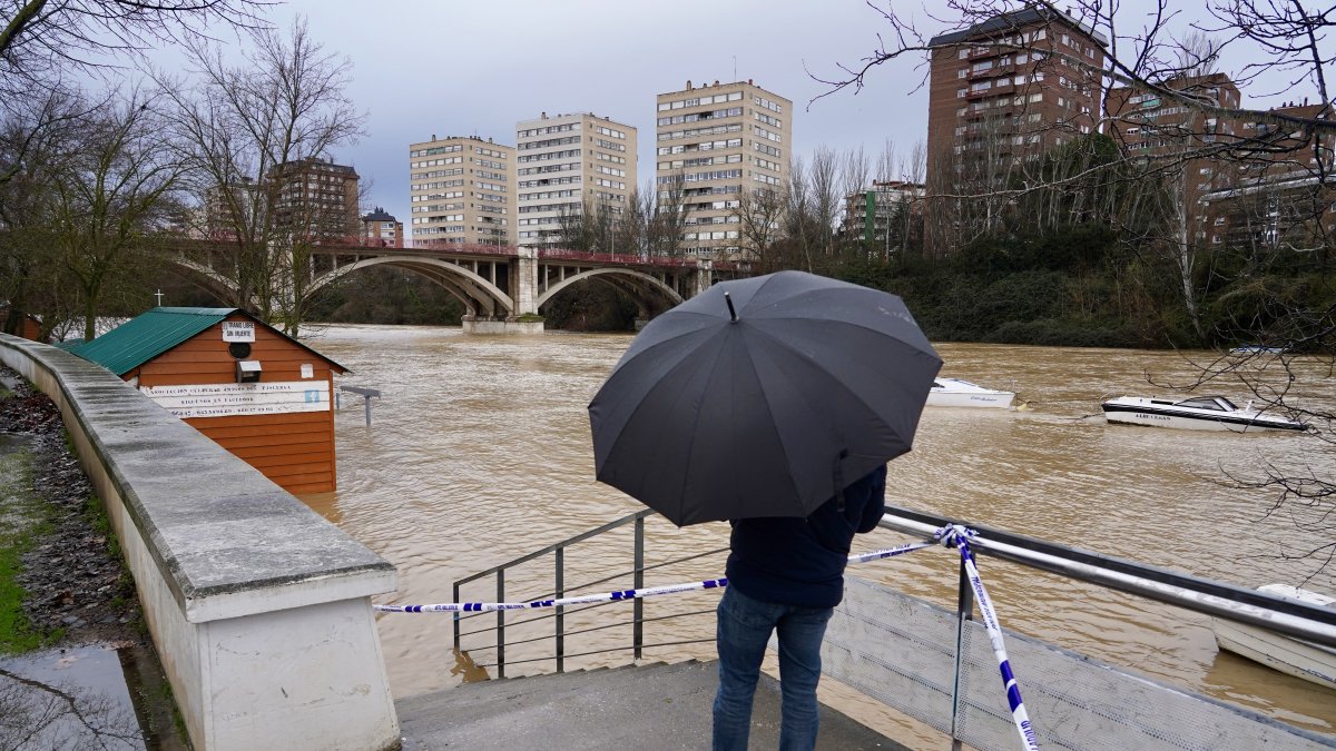 Aumento del caudal del Río Pisuerga a su paso por Valladolid hoy