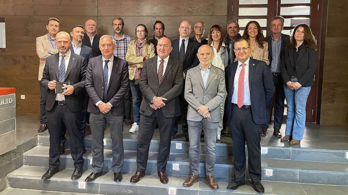 Imagen de un acto UVaIA con la presencia de autoridades remitida por la UVA.