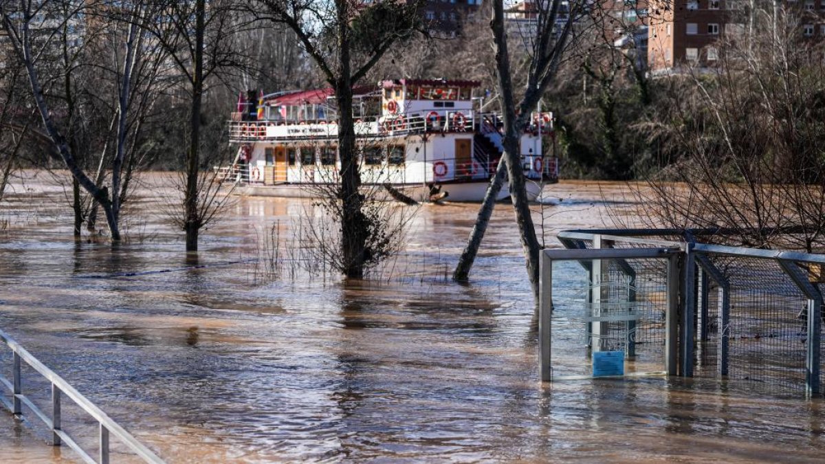 El río Pisuerga a su paso por la capital vallisoletana.