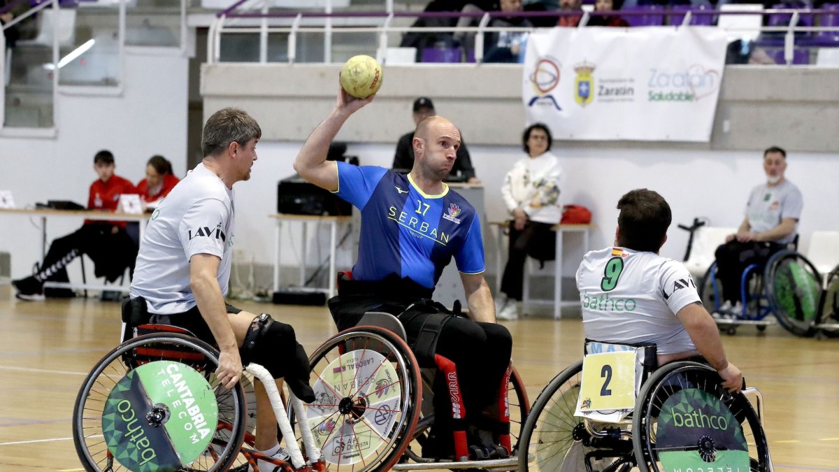 Una imagen del duelo entre el Inclusport y Bathco BSR Cantabria.