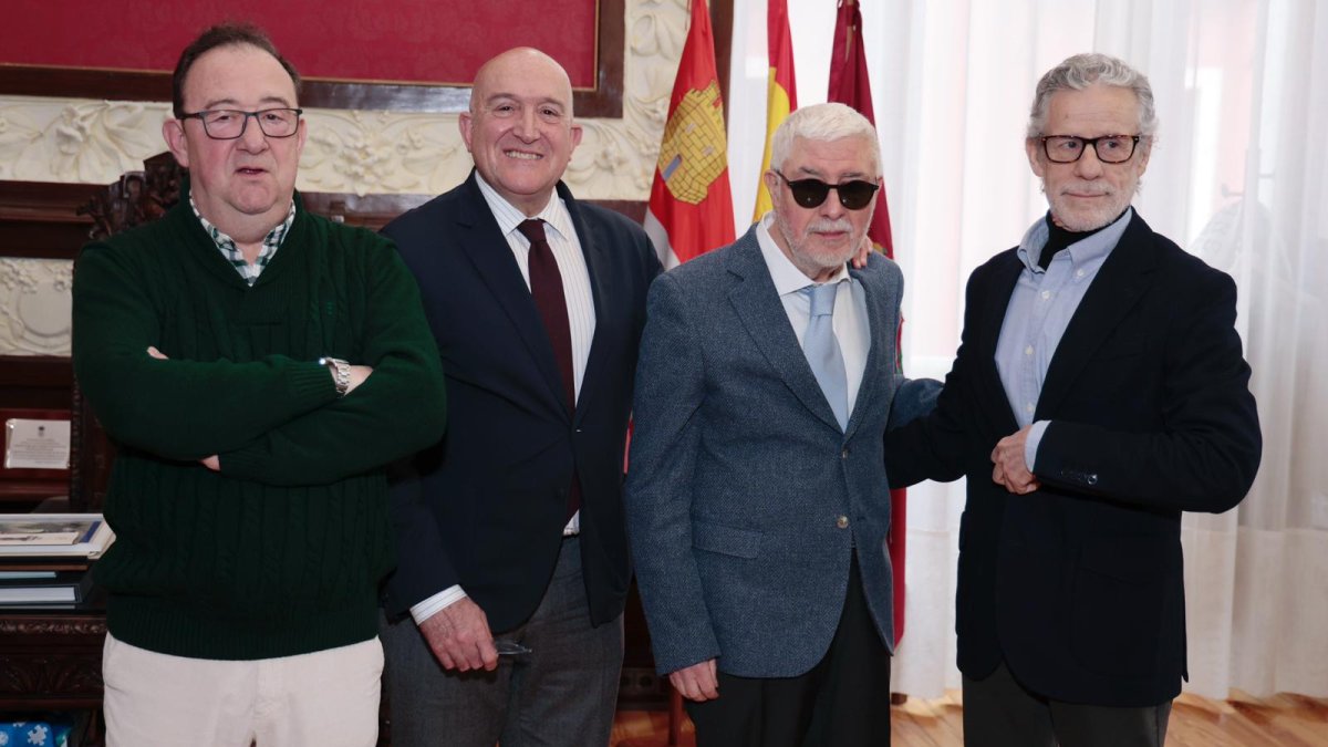 Paco Forjas, Jesús Julio Carnero, Carlos Blanco y Javier Ares antes de la entrega de premios
