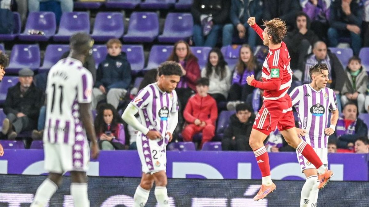 Imagen del duelo entre el Real Valladolid y el Granada de la primera vuelta en Zorrilla (2-1).