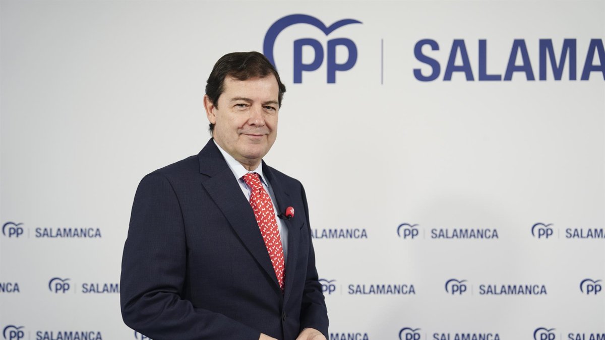 Alfonso Fernández Mañueco, presidente de la Junta de Castilla y León,  en la sede del Partido Popular de Salamanca.