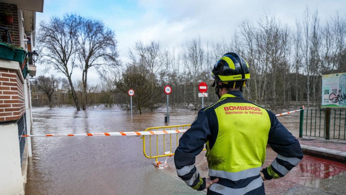 Casas y calles afectadas por la crecida del río Duero