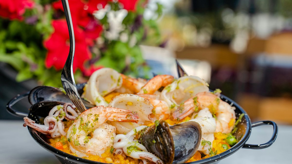 ARROZ DE VERDURAS AL AZAFRÁN CON MARISCOS A LA PLANCHA