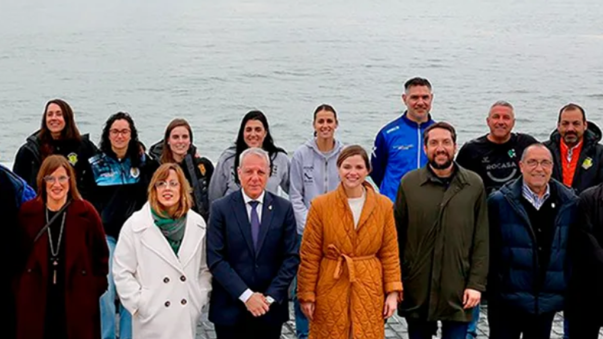Salva Puig y Amaia en el sorteo de la Copa en san Sebastián.