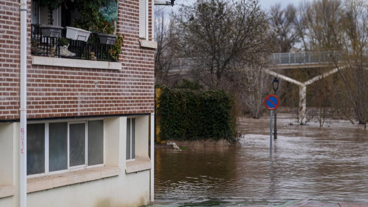 Casas y calles afectadas por la crecida del río Duero en Tudela