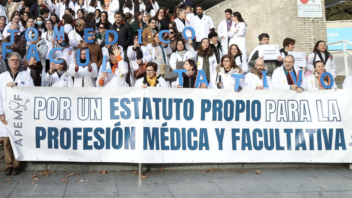 Concentración de médicos en huelga contra la reforma del Estatuto Marco en una imagen de archivo
