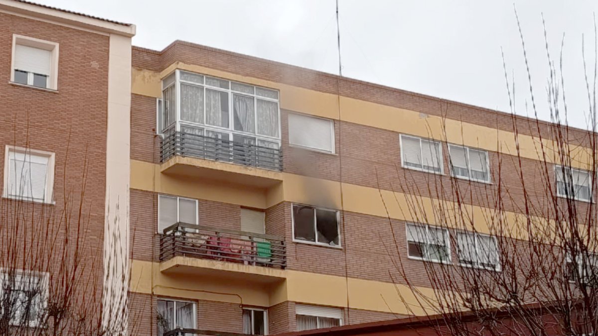 Incendio en una vivienda de la calle Bailarín Vicente Escudero