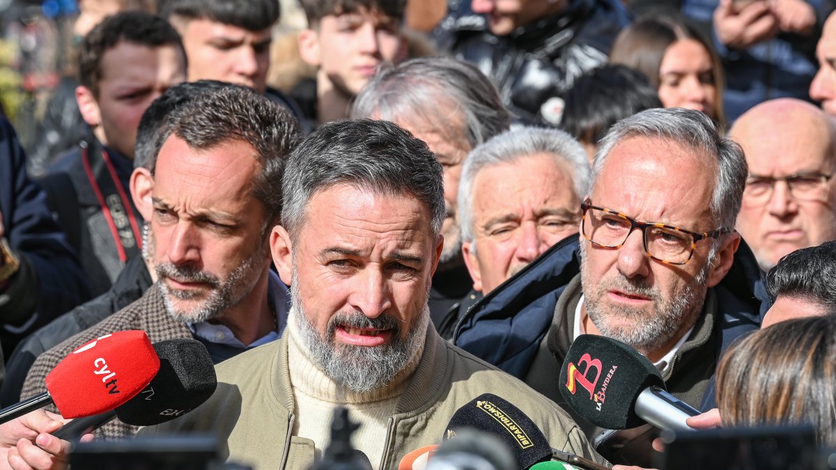 El presidente de Vox, Santiago Abascal, visita Lerma acompañado por el candidato a la Presidencia de la Junta, Carlos Pollán.