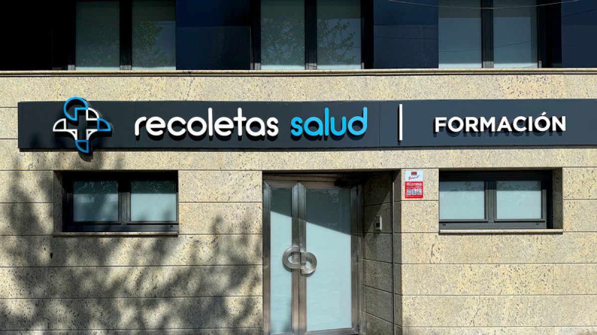 La propuesta académica incluye titulaciones como Imagen para el Diagnóstico y Medicina Nuclear, Radioterapia y Dosimetría, Laboratorio Clínico y Biomédico y Dietética.