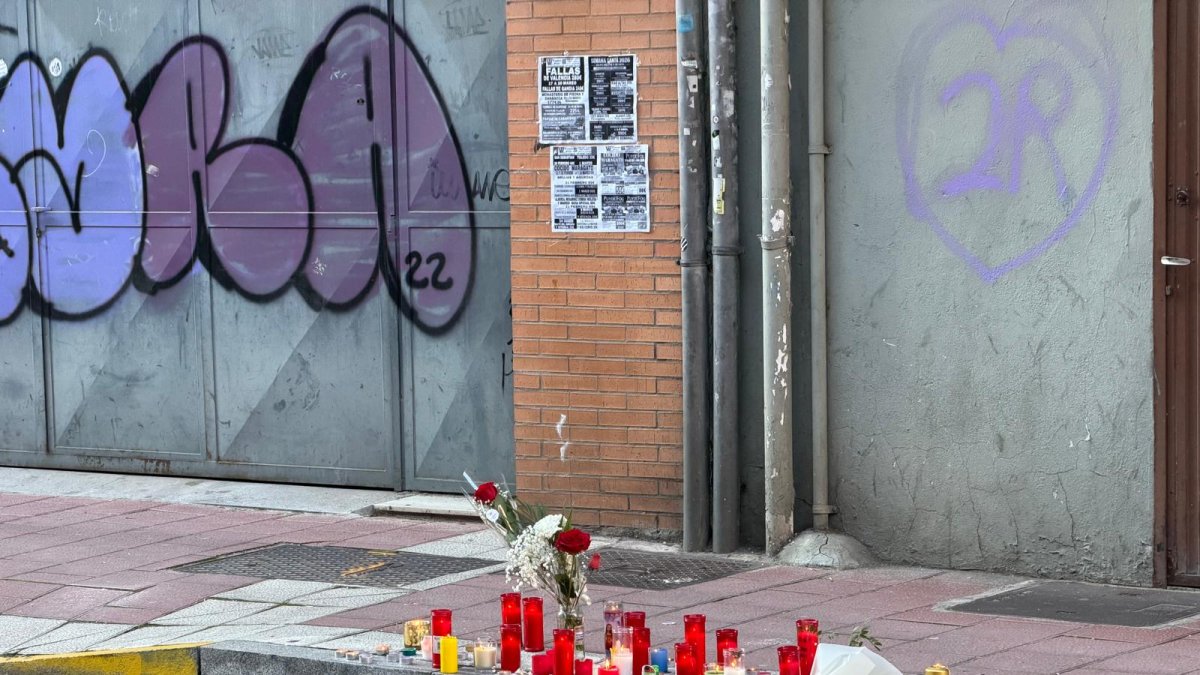 Altar en recuerdo a Juan Esteban Rubio, el joven apuñalado mortalmente en La Rondilla