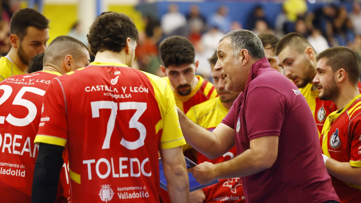 Una acción del Guadalajara - Recoletas Atlético Valladolid.