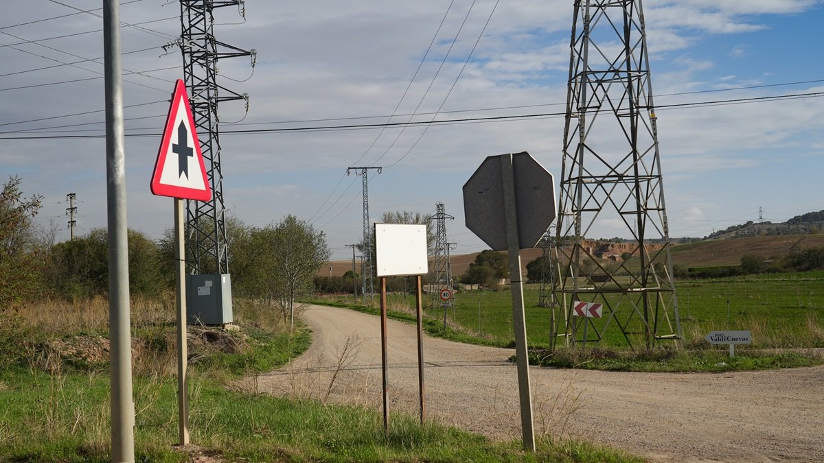 Imagen de archivo del camino de Rioseco en paralelo al río que se transformará en carretera.