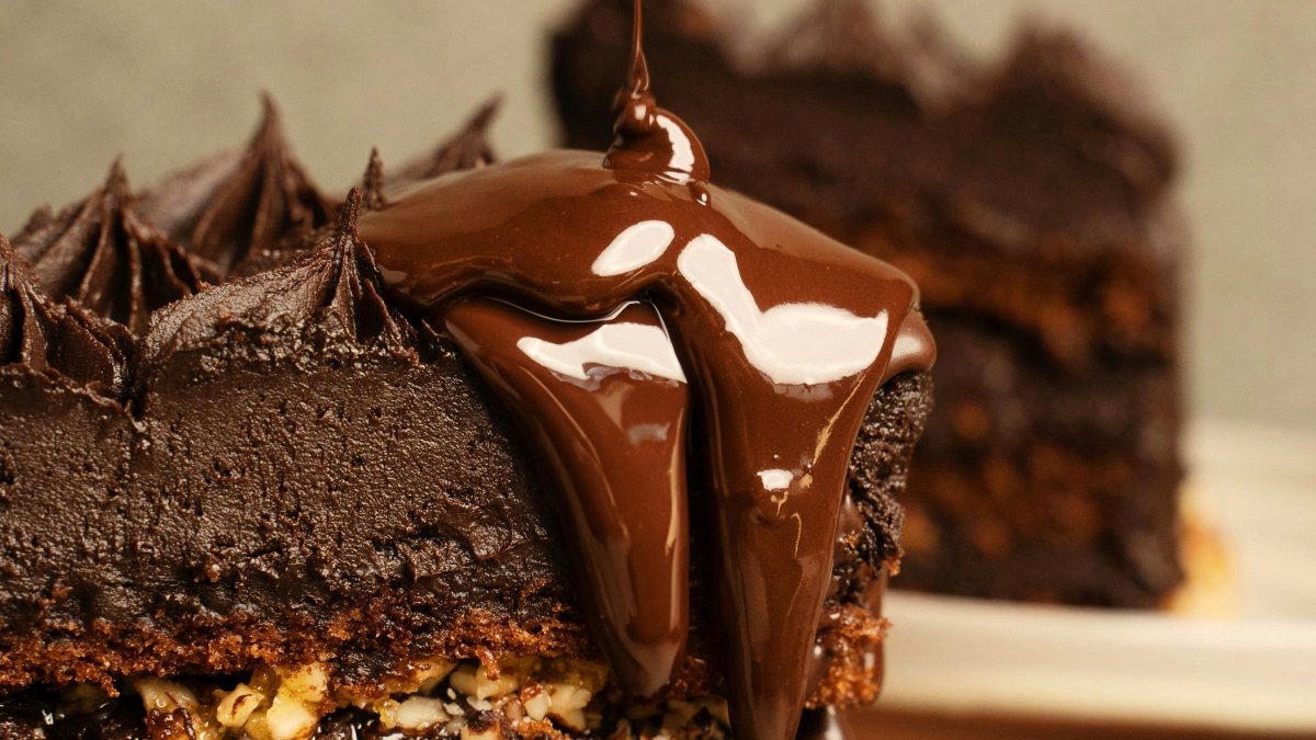 Tarta de choco y almendra con mousse de cacao