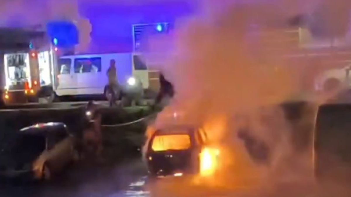 Coche incendiado en Pajarillos